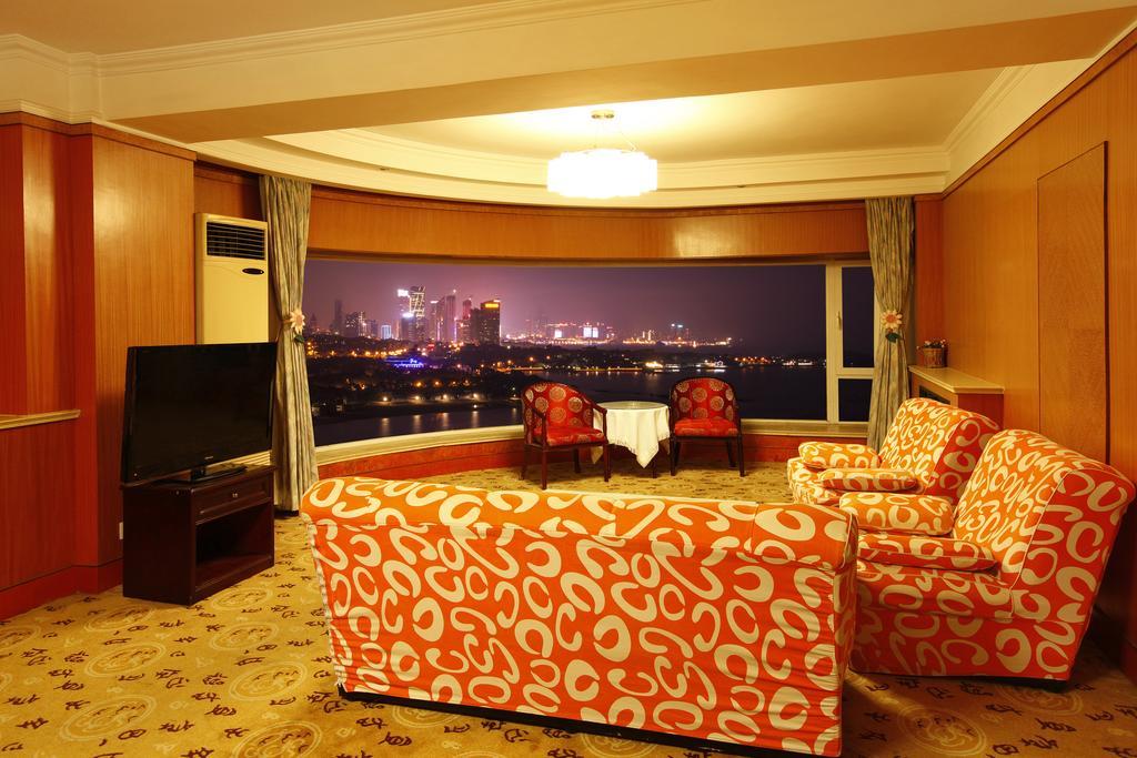 Donghai Grand Hotel Циндао Номер фото