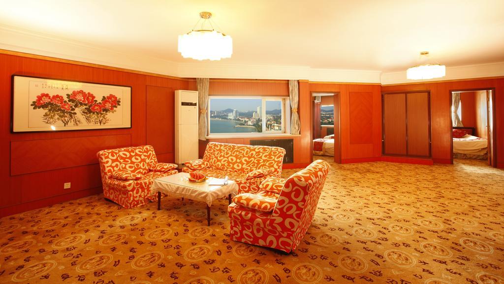 Donghai Grand Hotel Циндао Номер фото